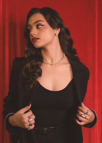 Полли, Г. Новоуральск